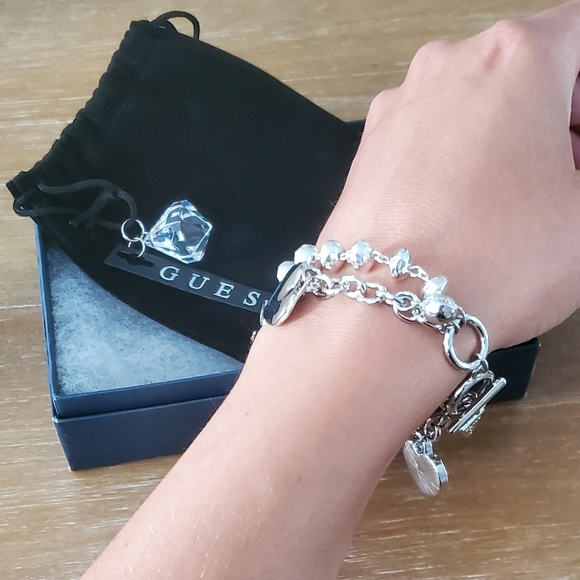 Guess - Picture 3 of 3